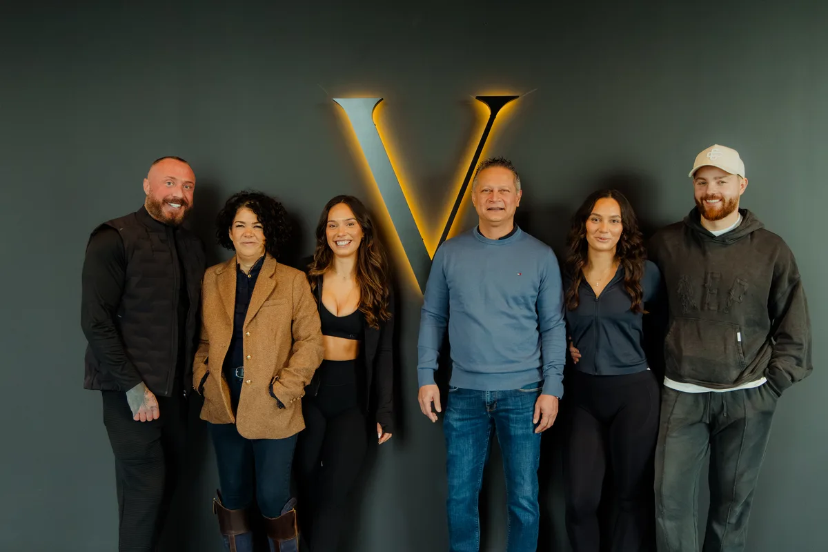 Group photo at the Vit&aacute;lis Studios grand opening