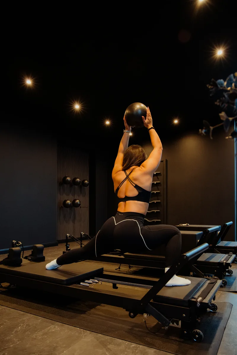 Advanced reformer Pilates session at Vitális Studios